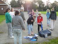 Kinderen op school met de MS-ervaringskoffer